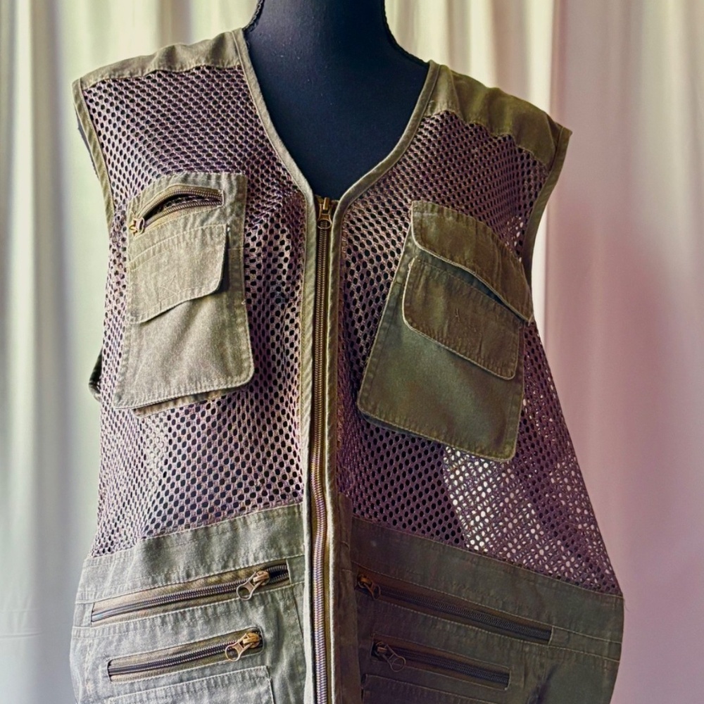 Multi-Pocket Mesh & Canvas Men's Tactical Vest - Zipper and Hook & Loop Pockets